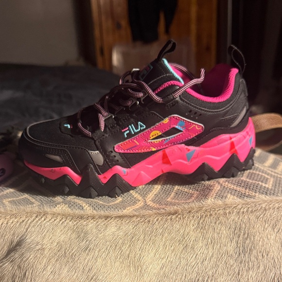 Fila Black and Pink Sneakers with Blue and Yellow Accents - Picture 8 of 11